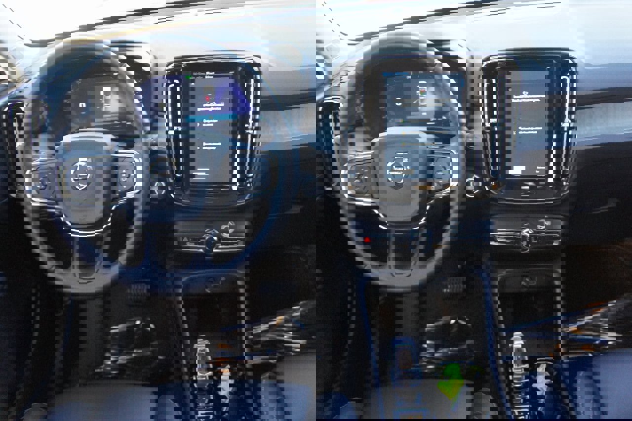 Certified 2025 Volvo XC40 B5 Plus image 11