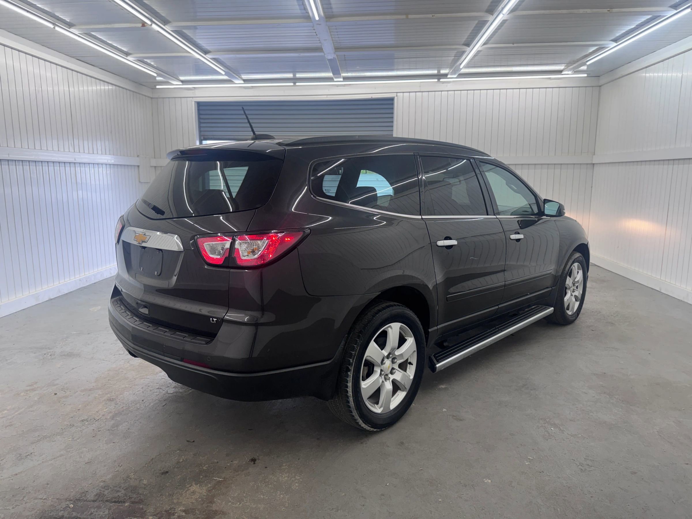 Used 2017 Chevrolet Traverse LT w/ Style and Technology Package image 5