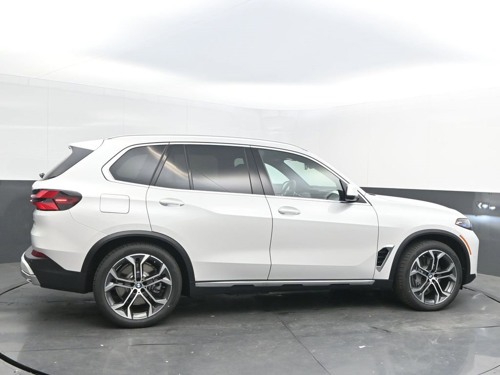 New 2026 BMW X5 xDrive50e image 8