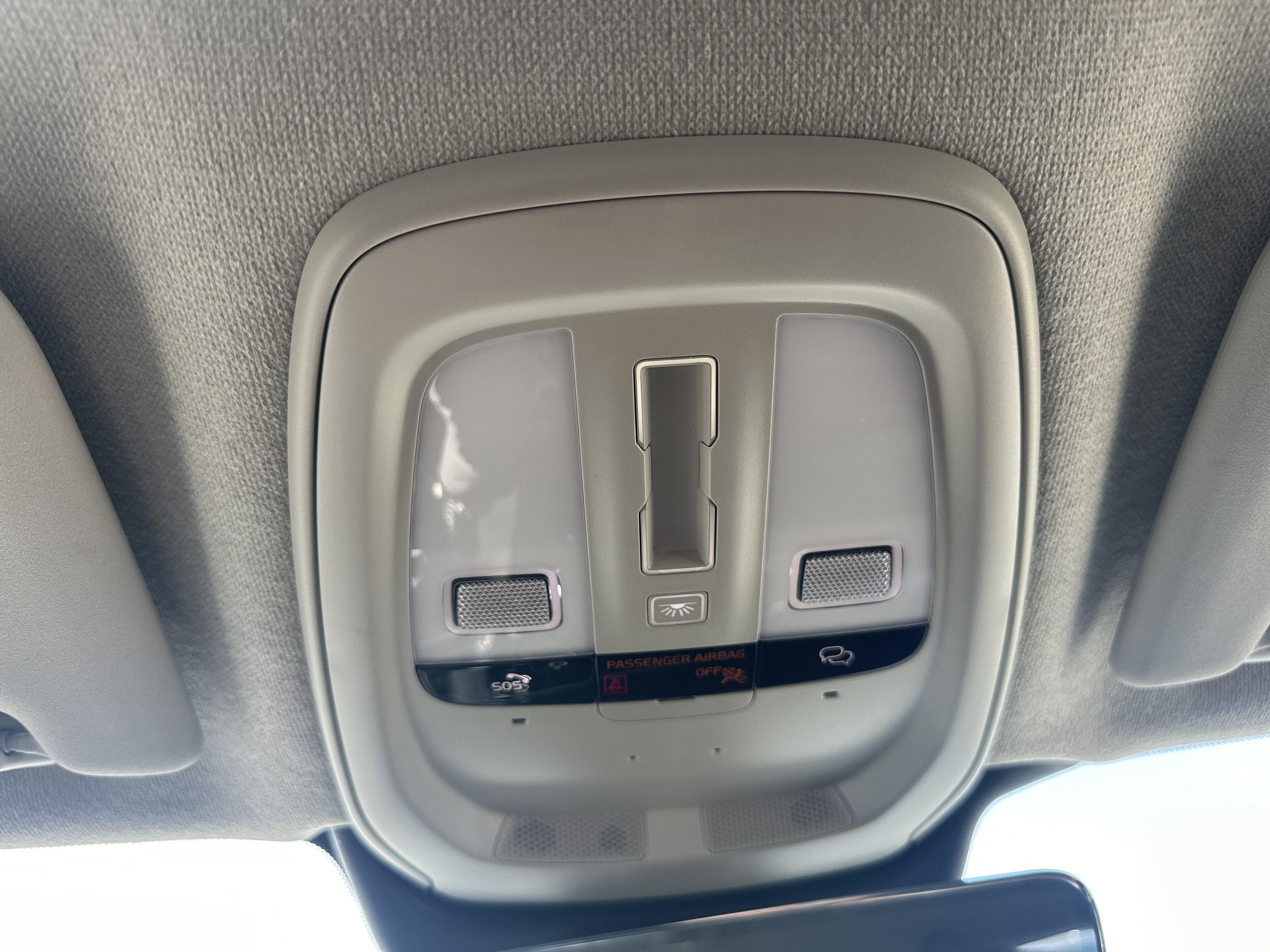 Used 2025 Volvo XC40 B5 Core image 32