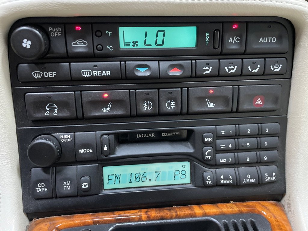 Used 2003 Jaguar XK8 Convertible image 31