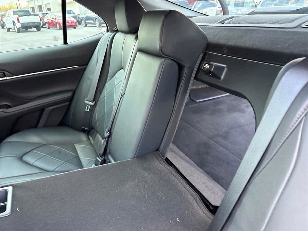 Used 2019 Toyota Camry XLE w/ Sunroof Package FWD image 8