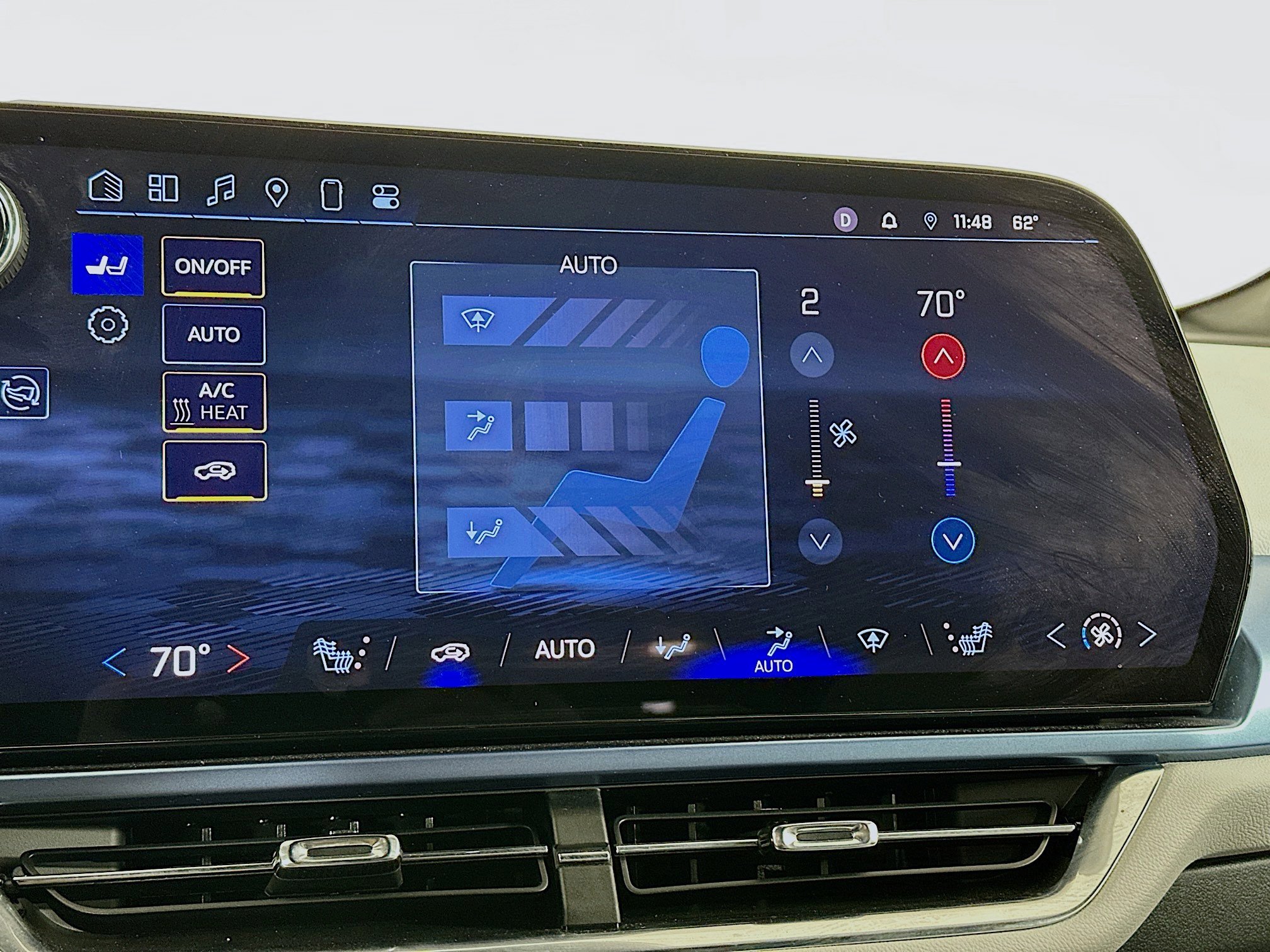 Used 2025 Chevrolet Equinox EV LT image 24