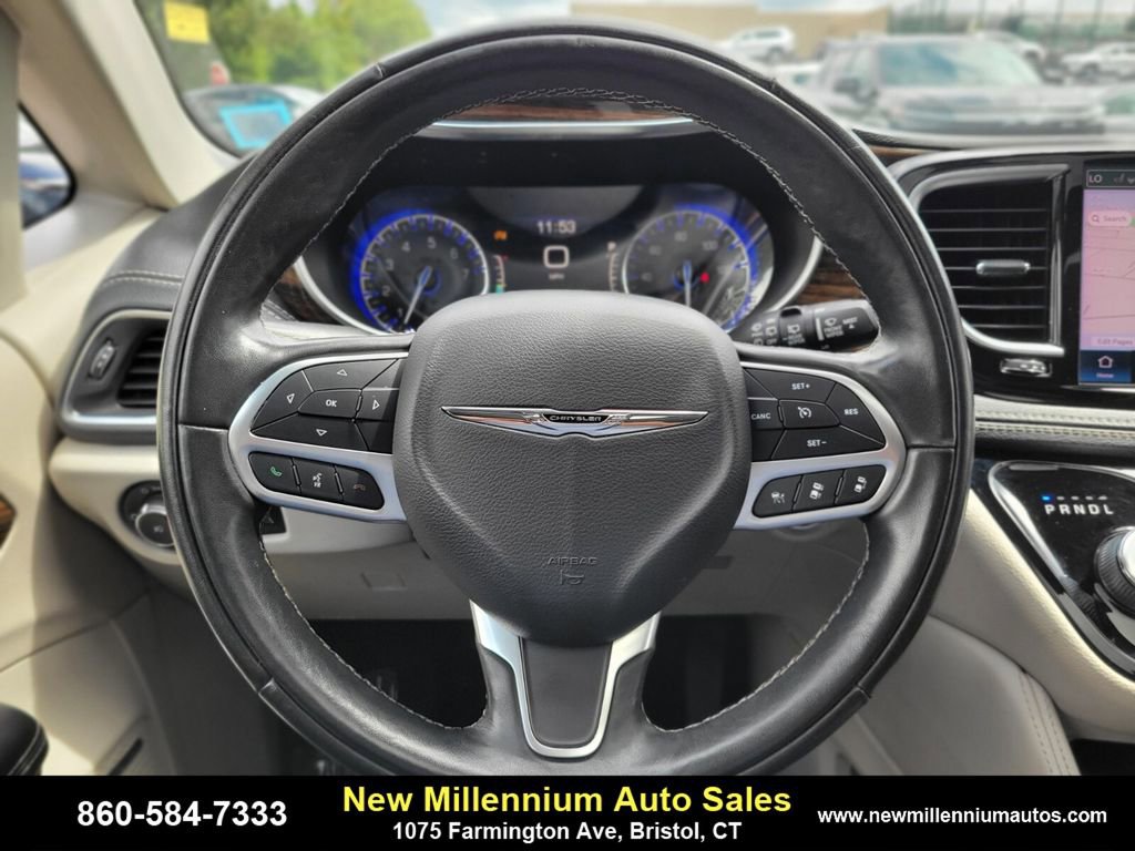 Used 2022 Chrysler Pacifica Limited image 26