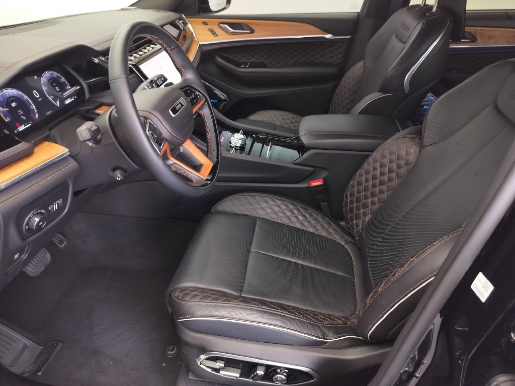 Used 2024 Jeep Grand Cherokee L Summit AWD/4WD image 12