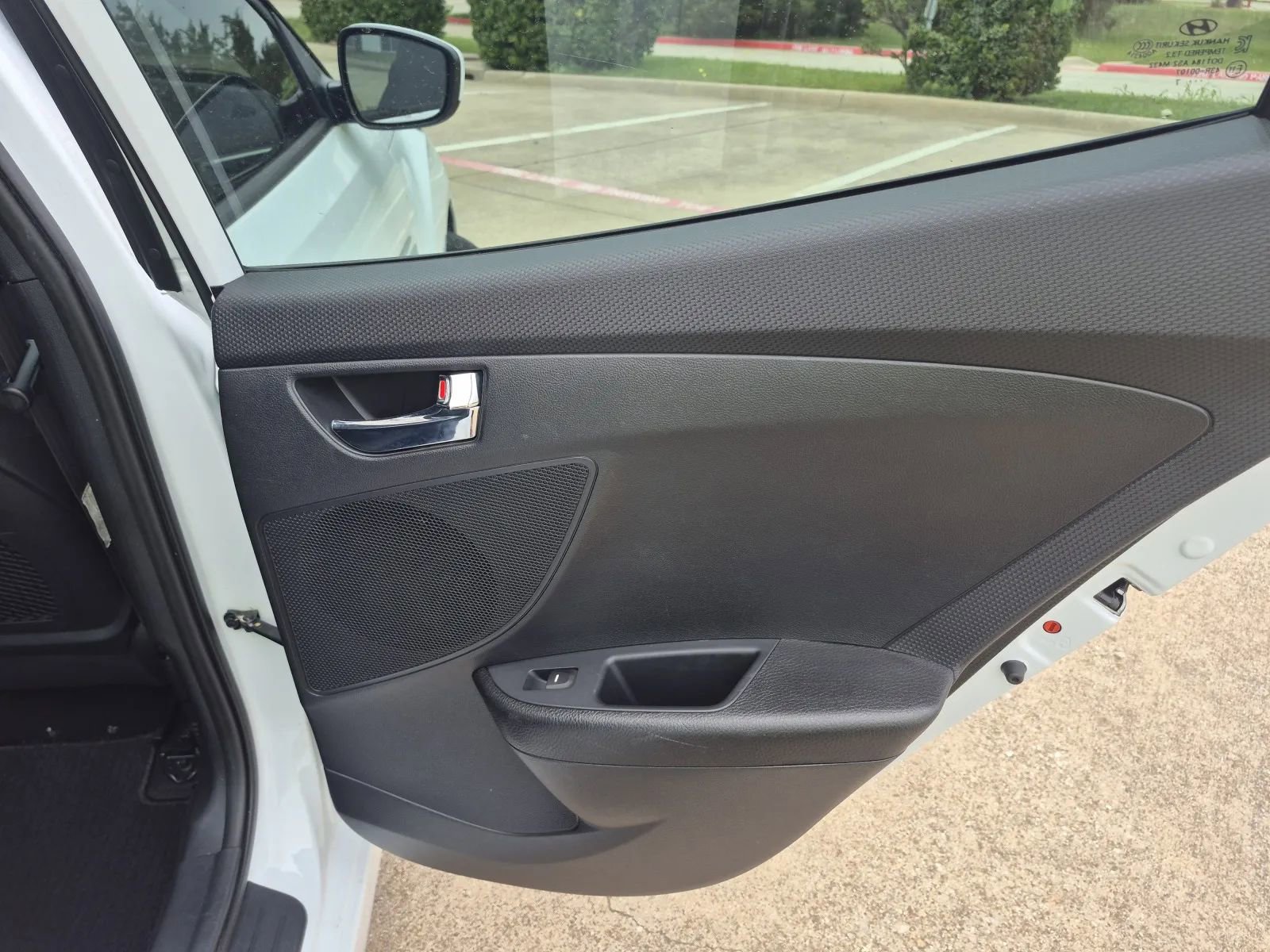 Used 2017 Hyundai Veloster FWD image 18