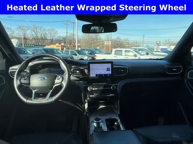 Used 2023 Ford Explorer ST image 3