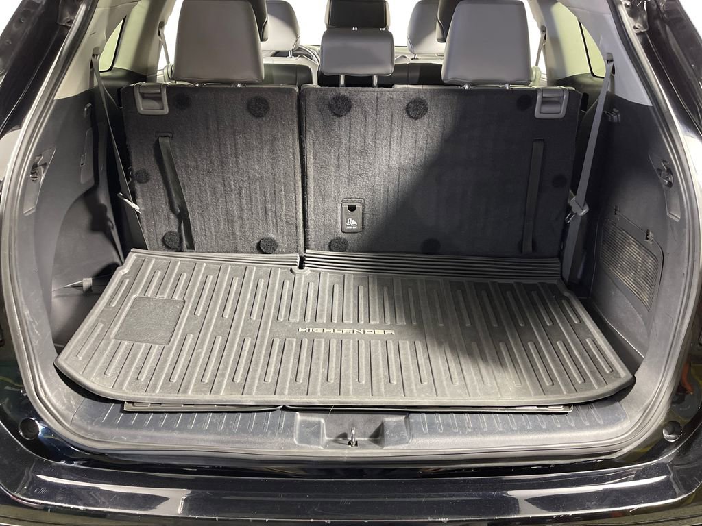 Used 2022 Toyota Highlander XLE AWD/4WD image 10