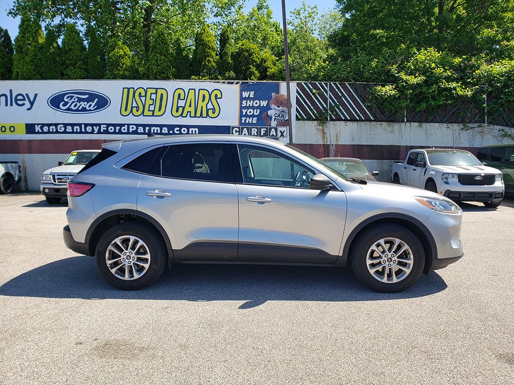 Used 2022 Ford Escape SE w/ Cold Weather Package AWD/4WD image 3