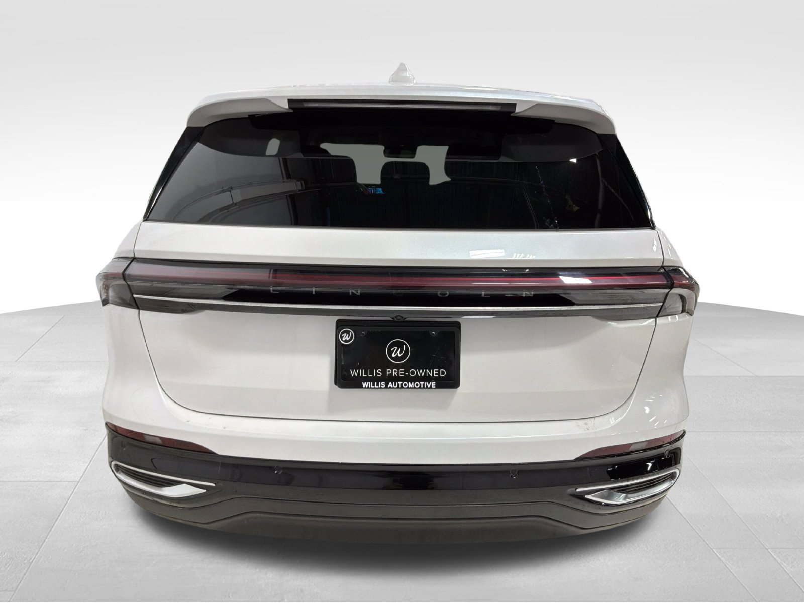Used 2025 Lincoln Nautilus Premier AWD/4WD image 6
