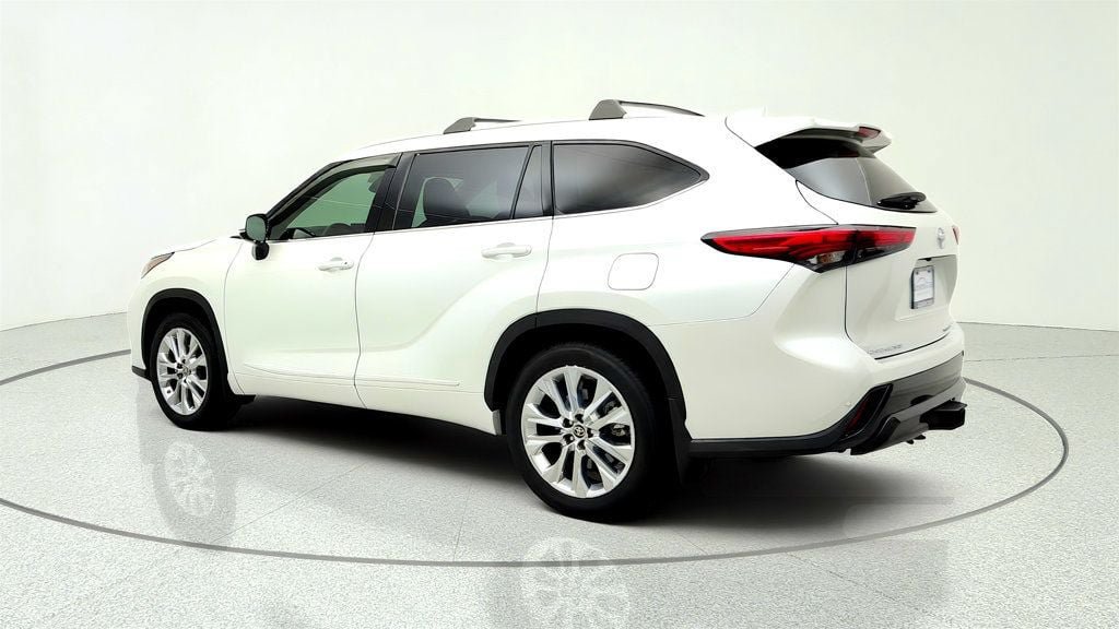 Used 2023 Toyota Highlander Limited AWD/4WD image 7