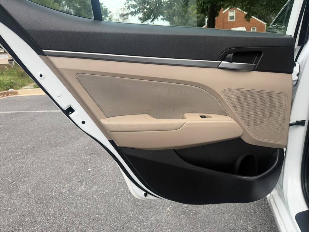 Used 2017 Hyundai Elantra SE FWD image 15
