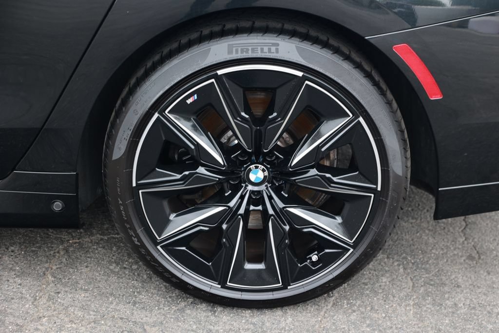 Used 2023 BMW 740i w/ Executive Package RWD image 10