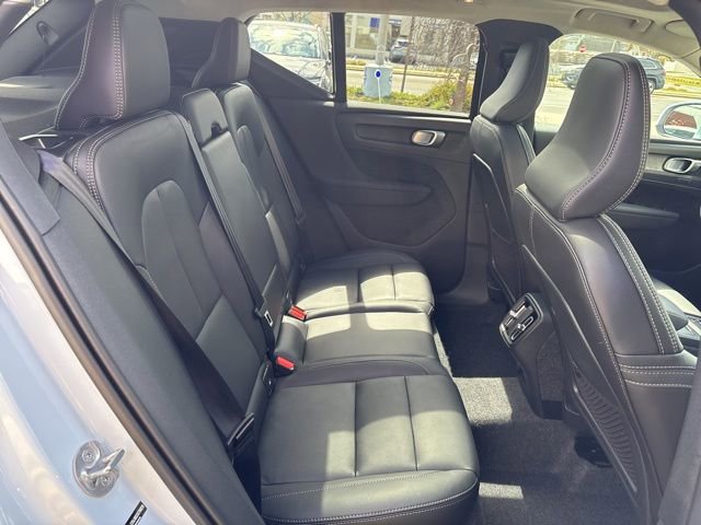 Used 2025 Volvo XC40 B5 Core image 14