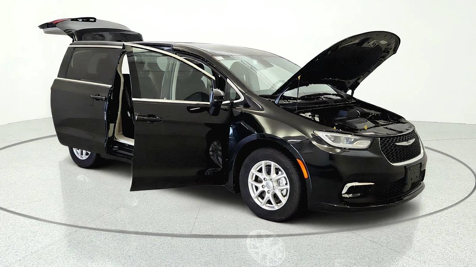 Used 2023 Chrysler Pacifica Touring-L FWD image 7