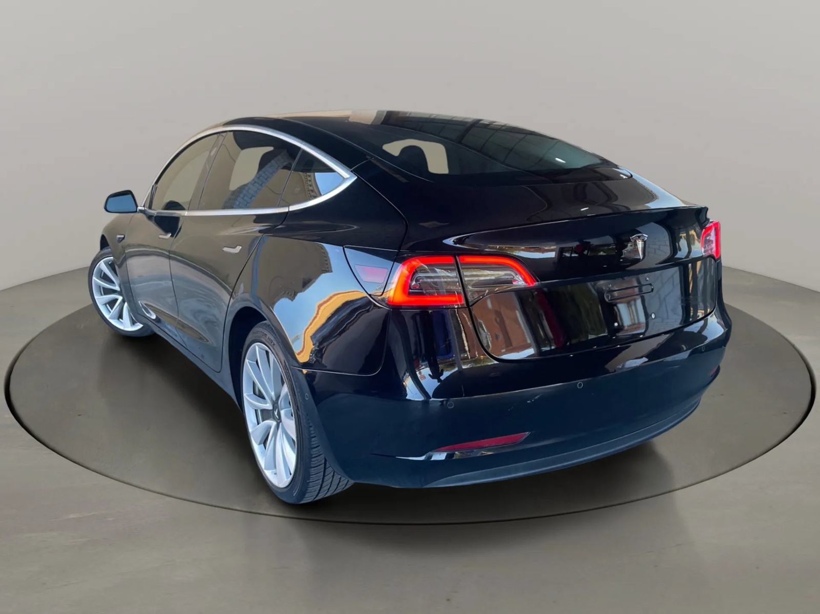 Used 2018 Tesla Model 3 Performance AWD/4WD image 3