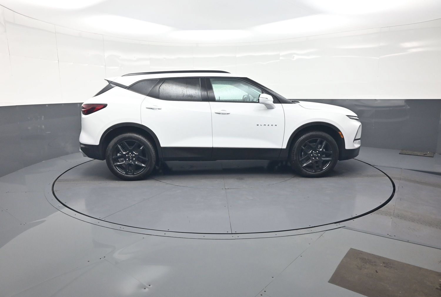 New 2026 Chevrolet Blazer LT AWD/4WD image 2