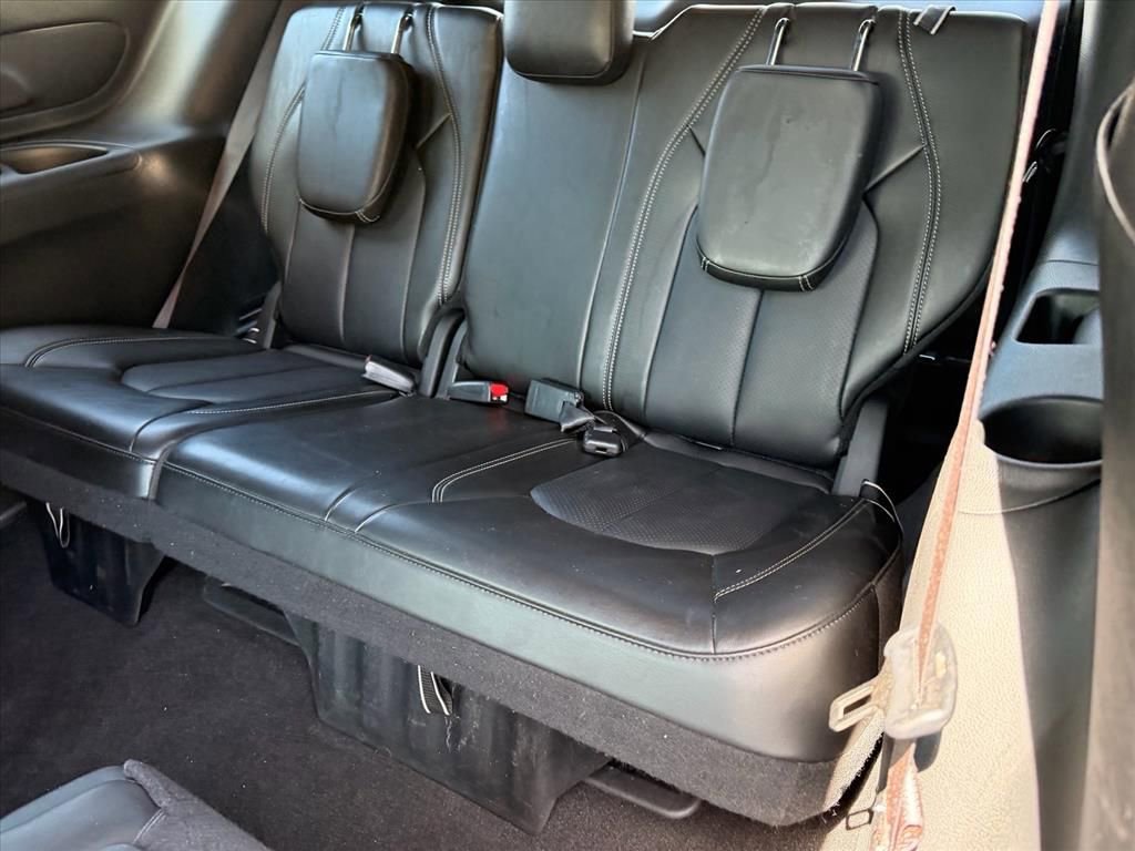 Used 2025 Chrysler Pacifica Select image 11