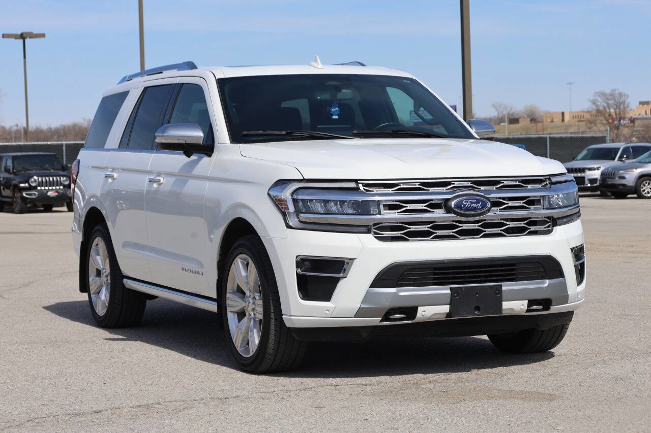 Used 2023 Ford Expedition Platinum image 4