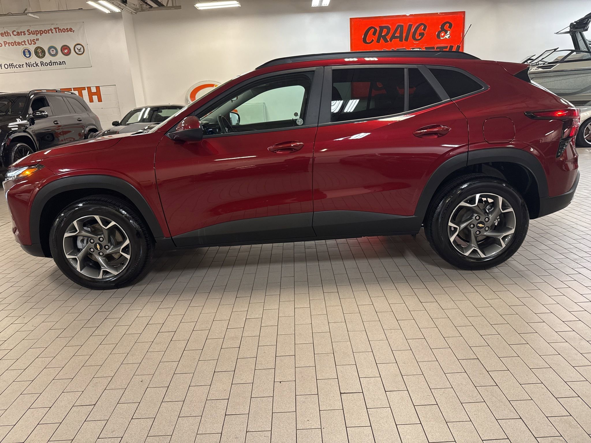 Used 2025 Chevrolet Trax LT w/ LT Convenience Package image 6