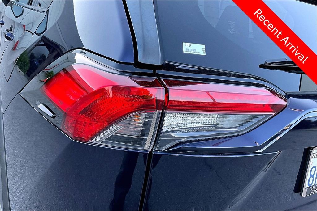 Used 2019 Toyota RAV4 XLE w/ All Weather Liner Package FWD image 23