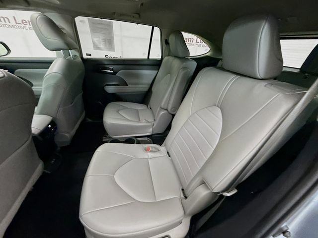 Used 2022 Toyota Highlander XLE image 25