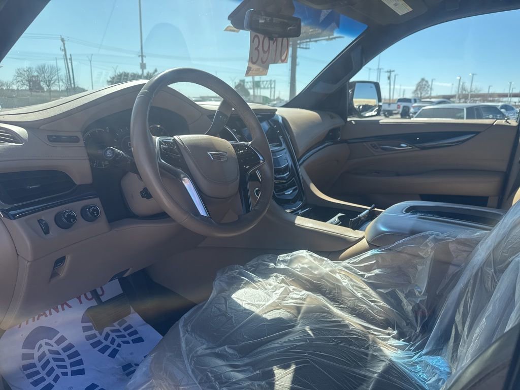 Used 2018 Cadillac Escalade Platinum image 2