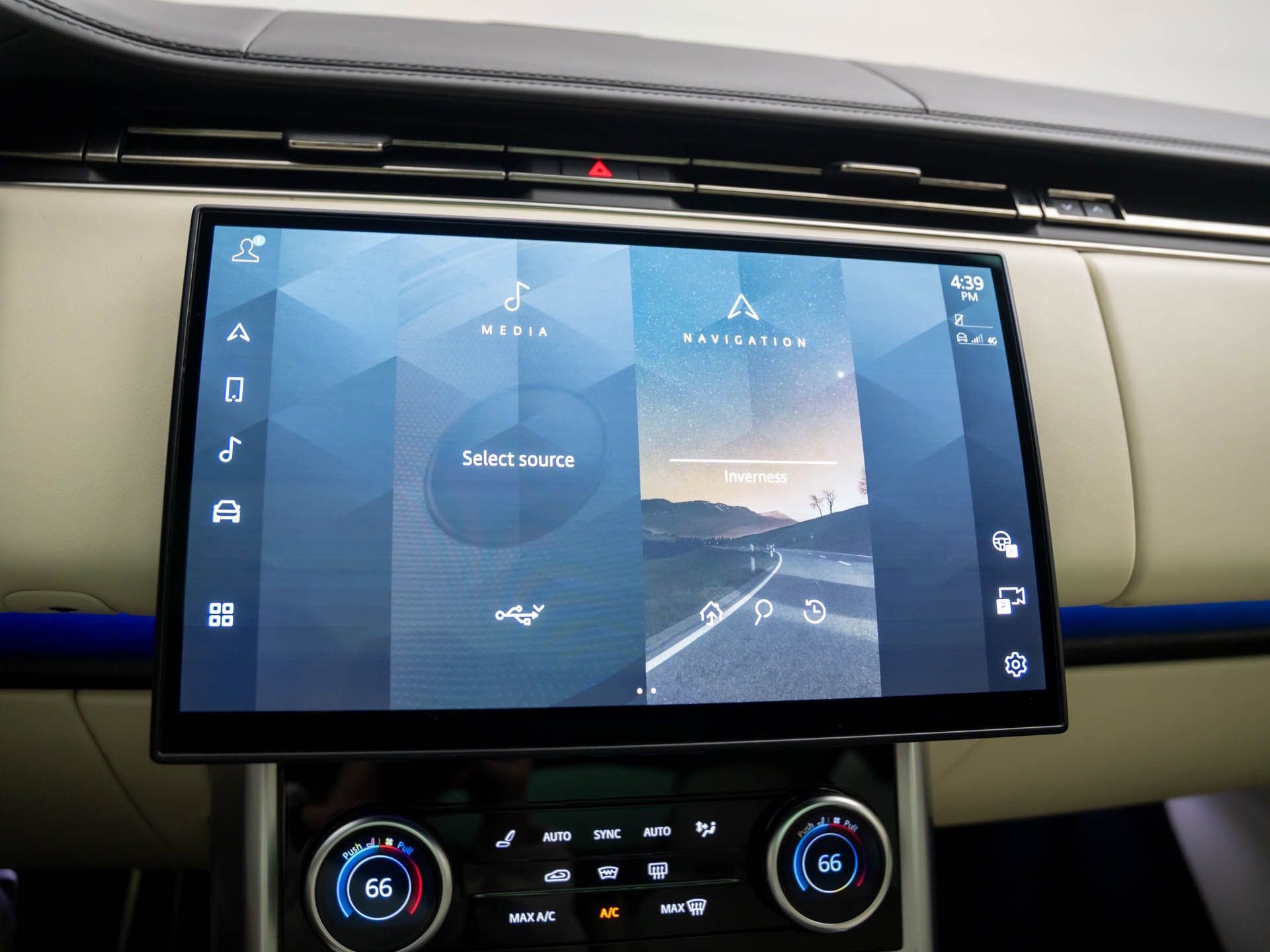 Used 2023 Land Rover Range Rover SE image 22