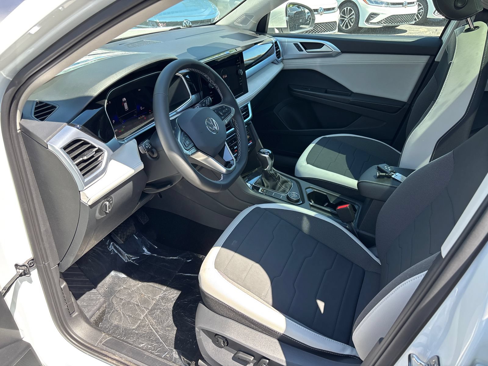 New 2026 Volkswagen Taos SE AWD/4WD image 24