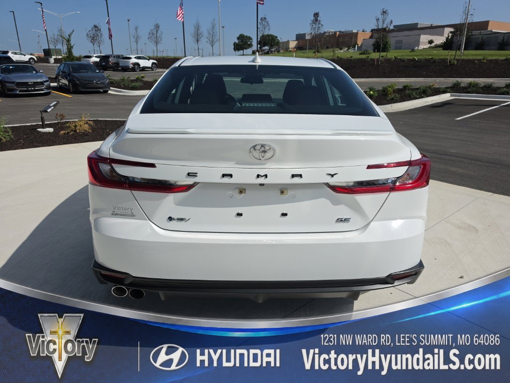 Used 2025 Toyota Camry SE FWD image 4