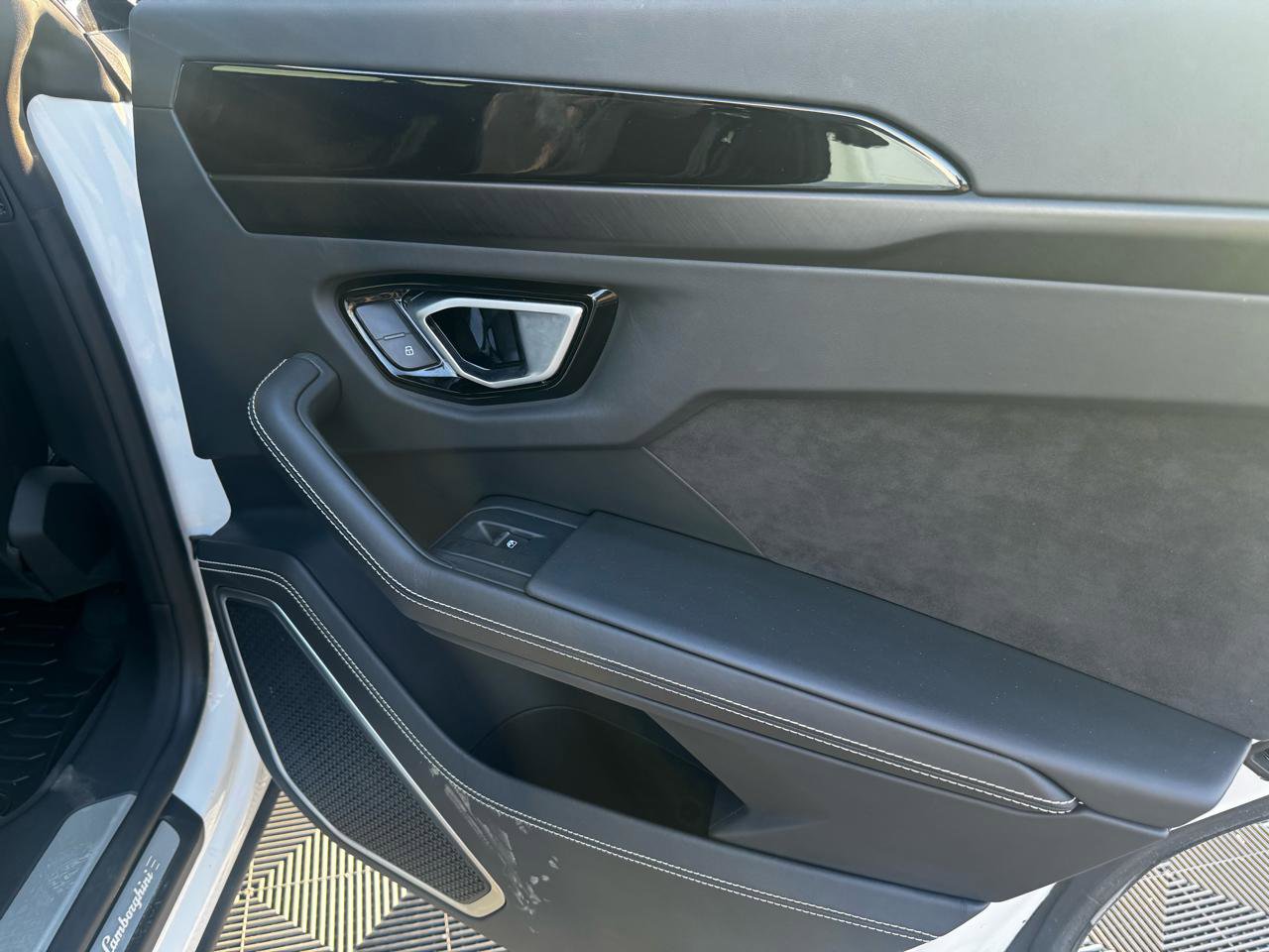 Used 2022 Lamborghini Urus image 41