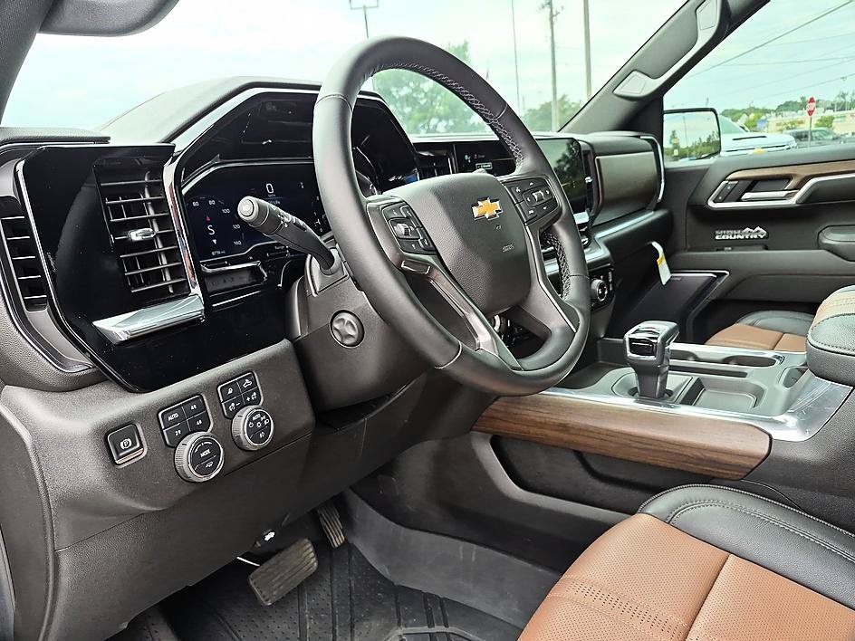 Certified 2025 Chevrolet Silverado 1500 High Country AWD/4WD image 16