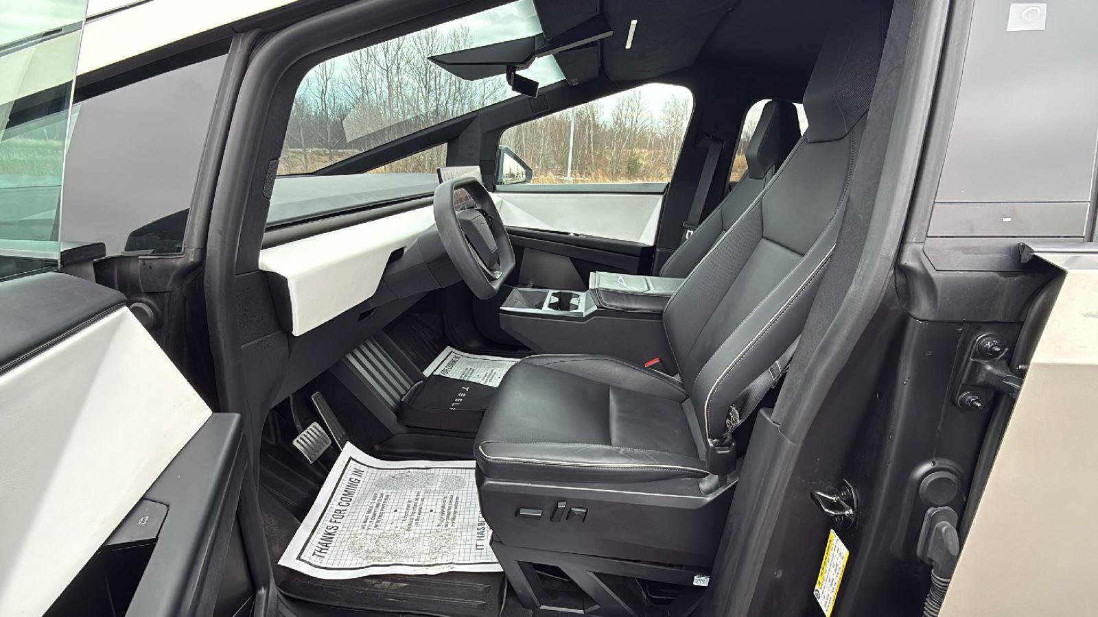 Used 2024 Tesla Cybertruck AWD Crew Cab image 25