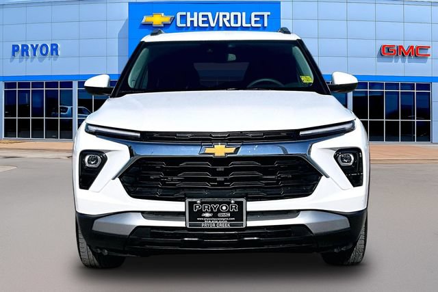 Used 2025 Chevrolet TrailBlazer LT AWD/4WD image 2