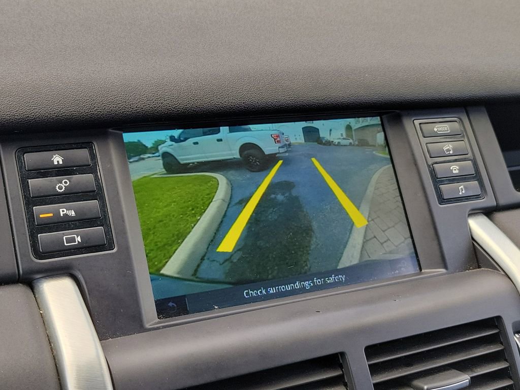Used 2018 Land Rover Discovery Sport SE image 30