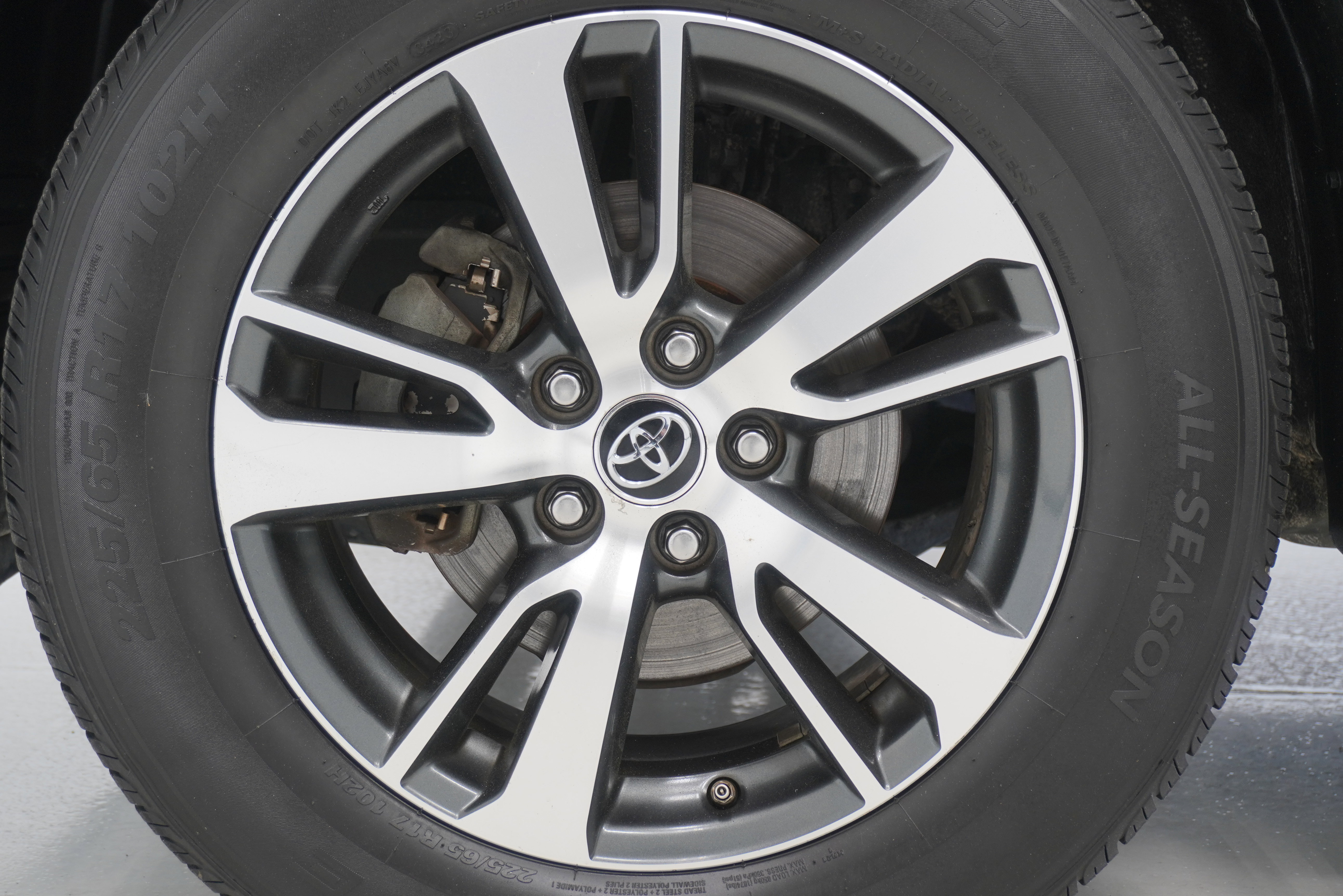 Used 2017 Toyota RAV4 XLE FWD image 26