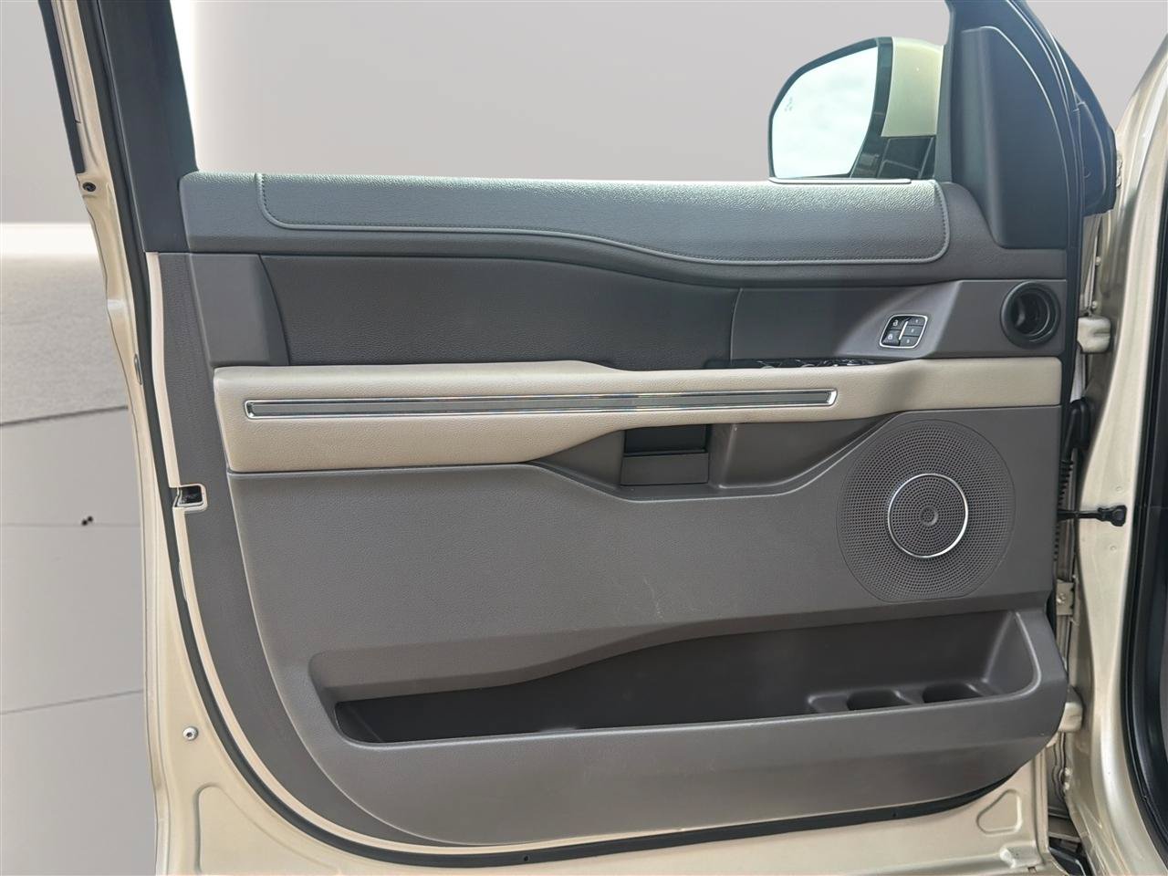 Used 2018 Ford Expedition Max XLT w/ Equipment Group 202A AWD/4WD image 15