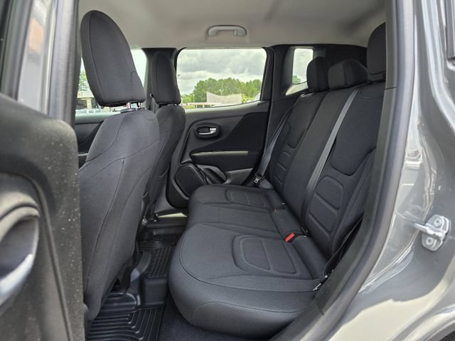 Used 2021 Jeep Renegade Latitude FWD image 17