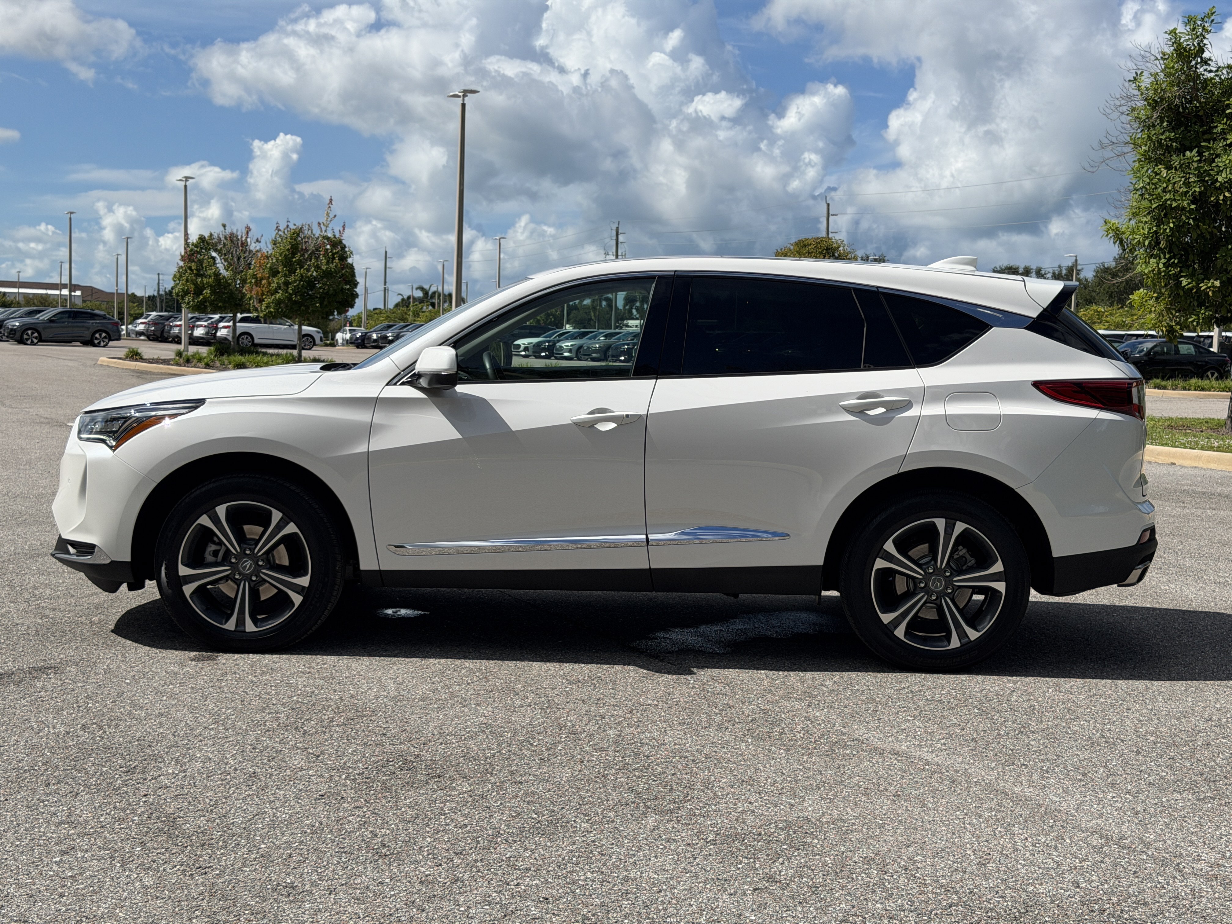Used 2025 Acura RDX w/ Technology Package AWD/4WD image 4