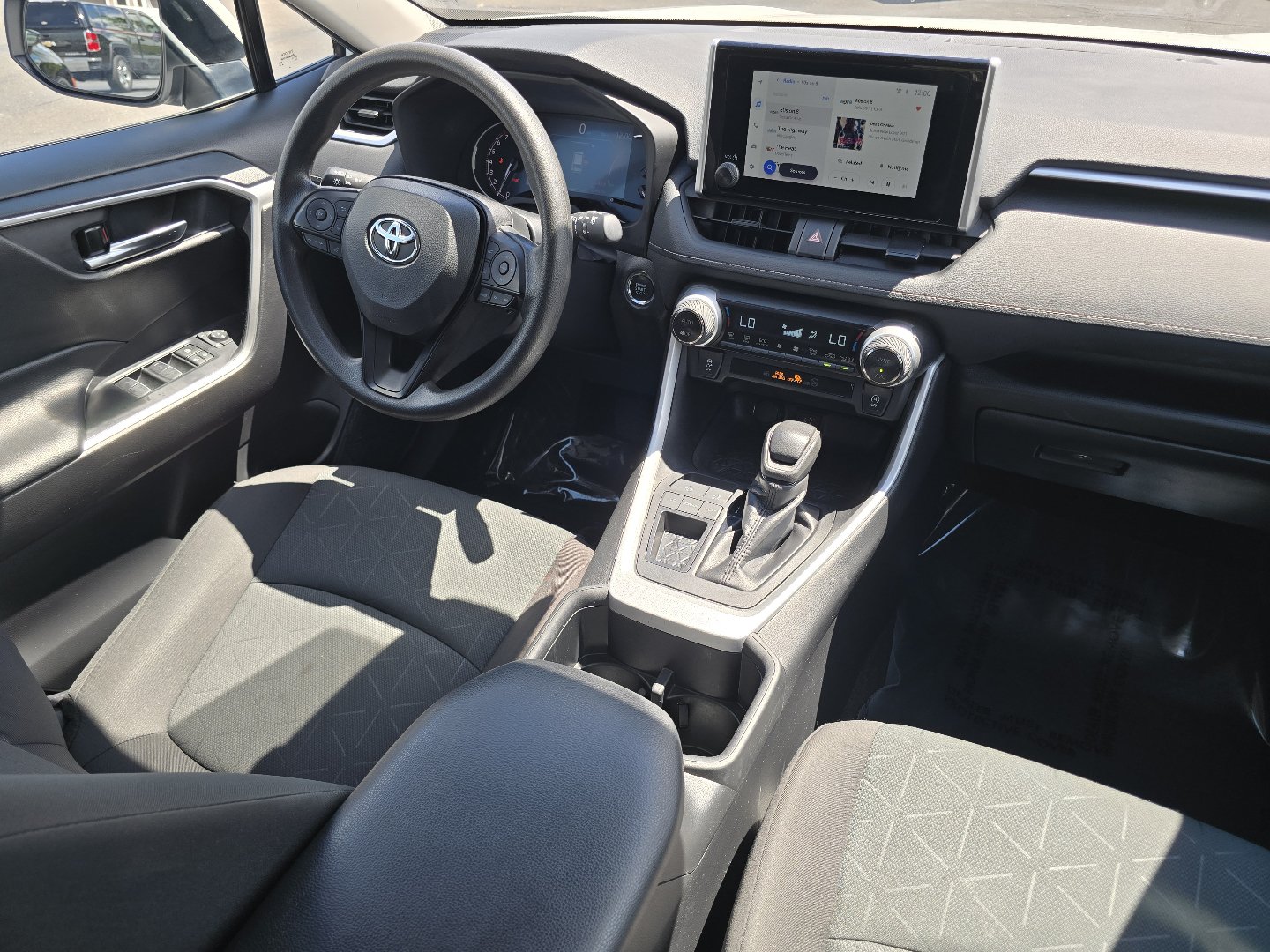 Used 2024 Toyota RAV4 XLE FWD image 27