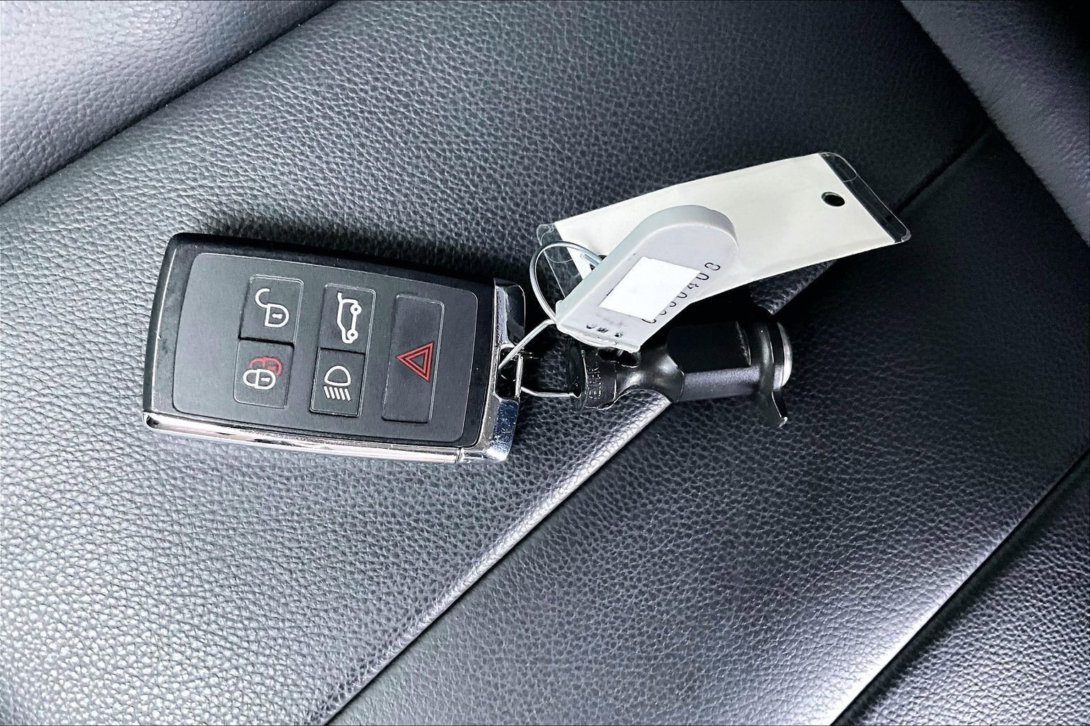 Used 2025 Land Rover Range Rover Sport image 11