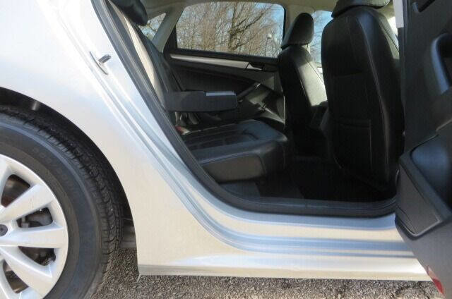 Used 2014 Volkswagen Passat 1.8T Wolfsburg Edition image 16