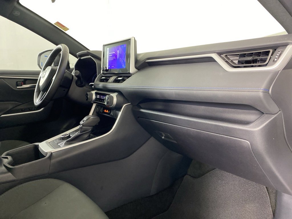 Used 2025 Toyota RAV4 SE image 31