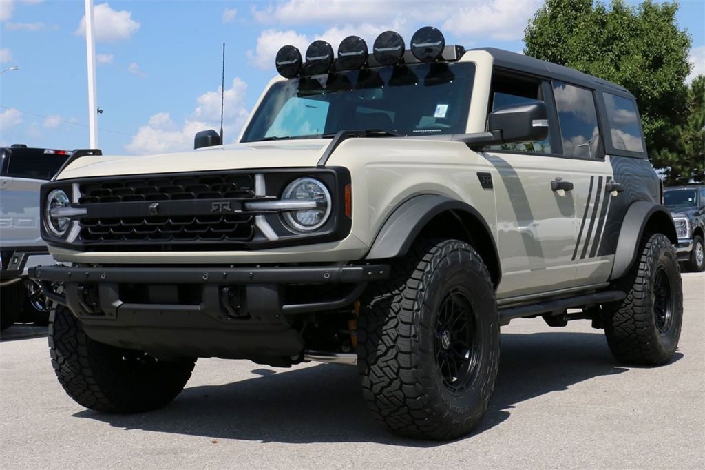 New 2025 Ford Bronco Badlands image 1