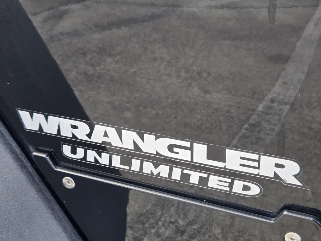 Used 2012 Jeep Wrangler Unlimited Rubicon image 11