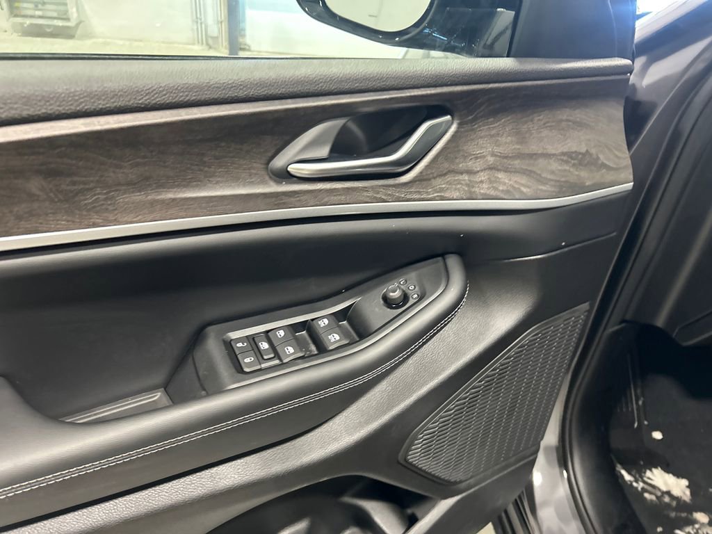 New 2026 Jeep Grand Cherokee Altitude image 14