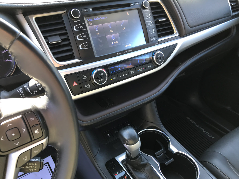 Used 2019 Toyota Highlander XLE AWD/4WD image 17