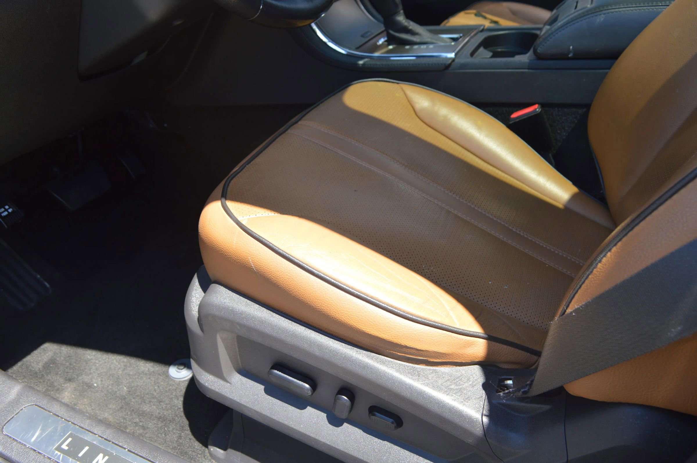 Used 2011 Lincoln MKX AWD w/ 102A Rapid Spec Order Code image 11