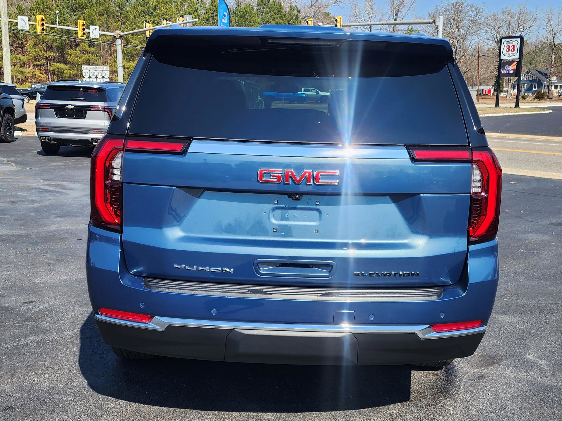 Used 2025 GMC Yukon Elevation AWD/4WD image 3