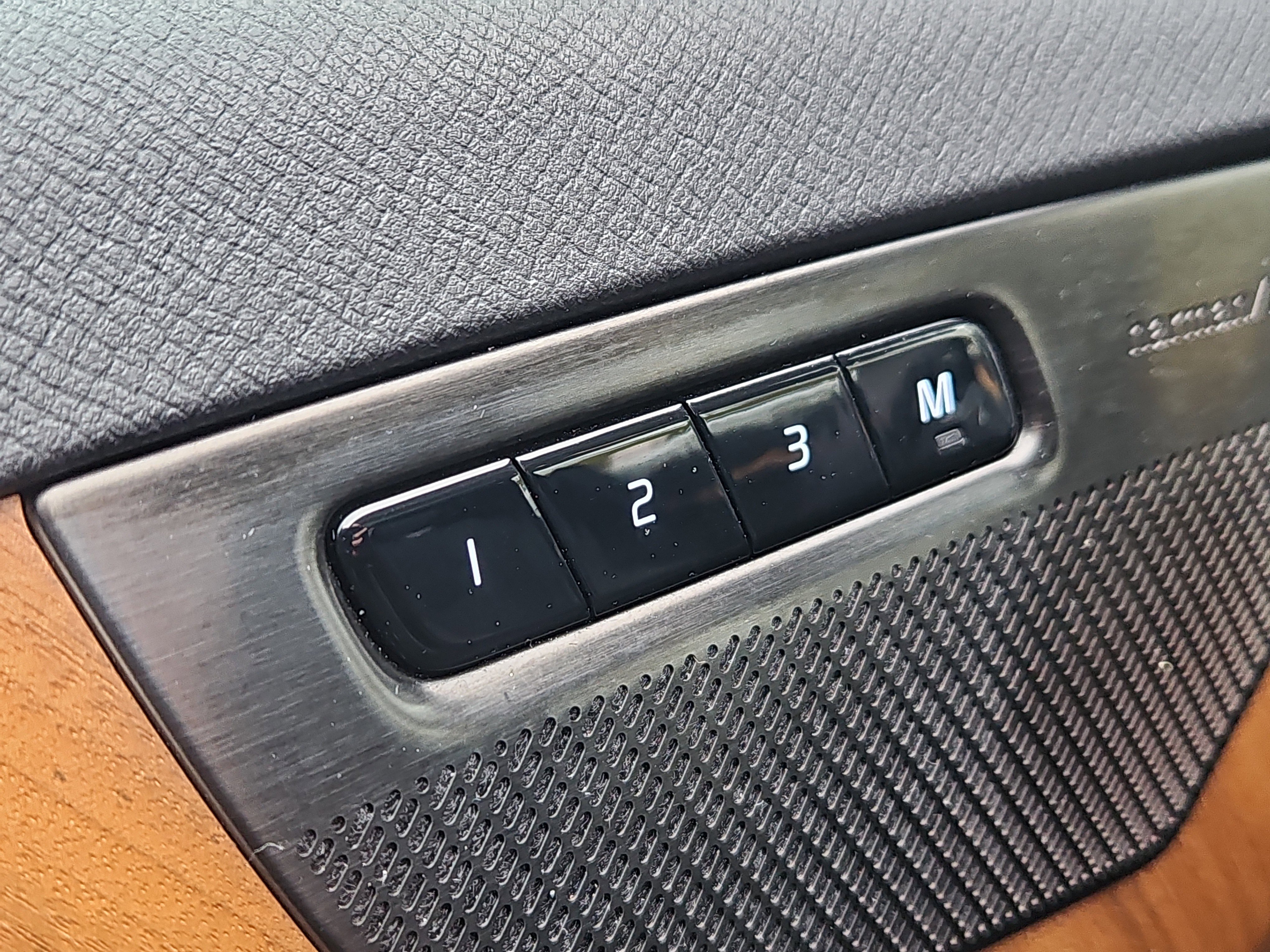 Used 2025 Volvo XC90 B6 Plus w/ Protection Package Premier image 12